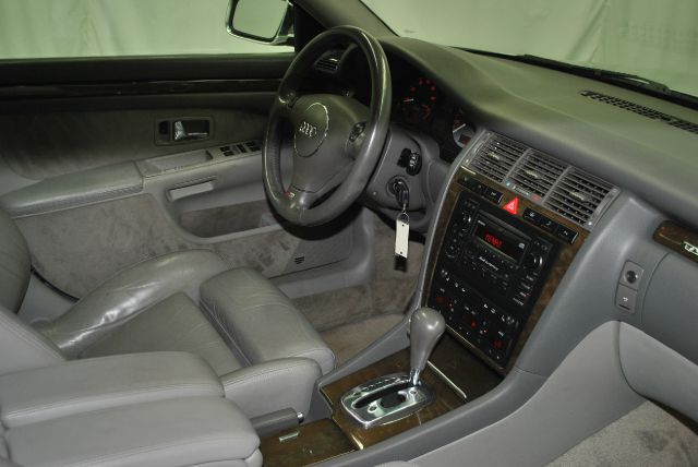 Audi S8 2001 photo 14