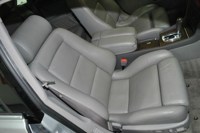 Audi S8 2001 photo 25