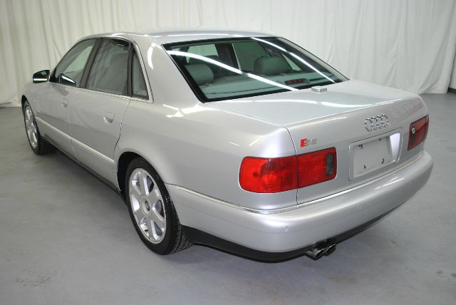 Audi S8 2001 photo 49