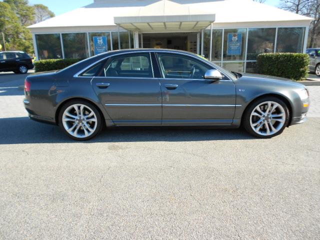 Audi S8 2008 photo 1