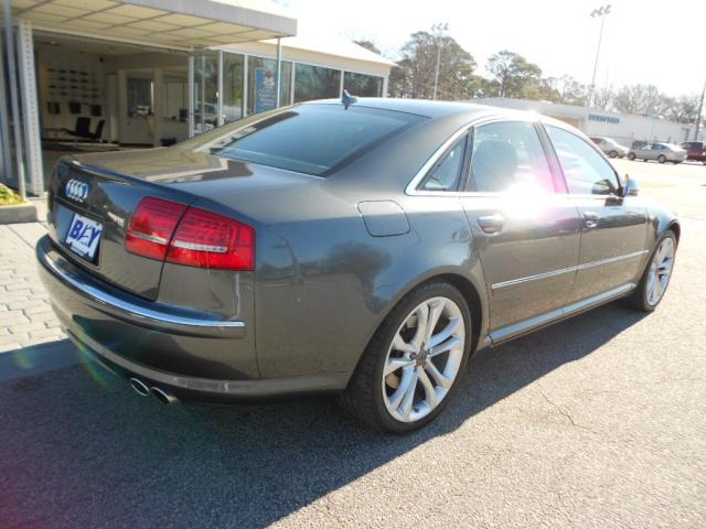 Audi S8 2008 photo 2