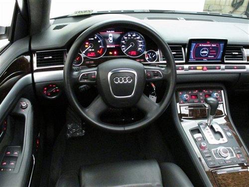 Audi S8 2009 photo 2