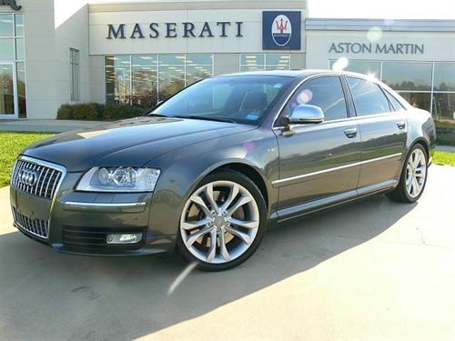 Audi S8 2009 photo 2