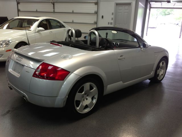 Audi TT 2001 photo 2