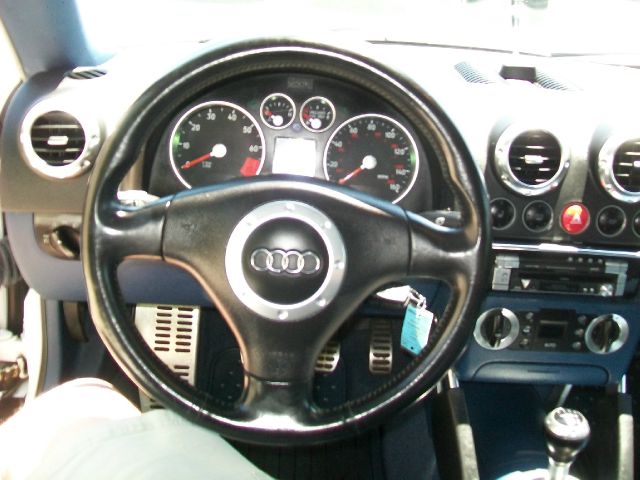 Audi TT 2002 photo 17