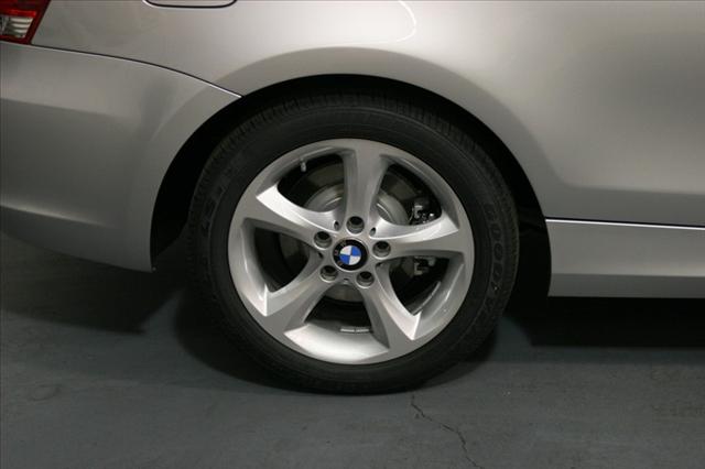 BMW 1 series 2011 photo 2