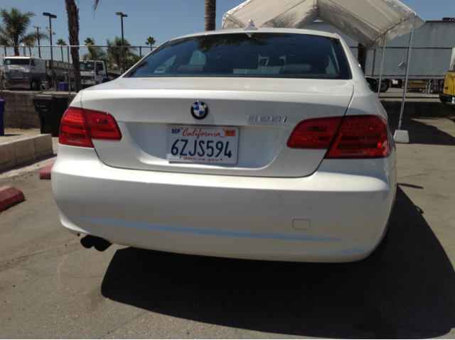 BMW 3-Series 2011 photo 2