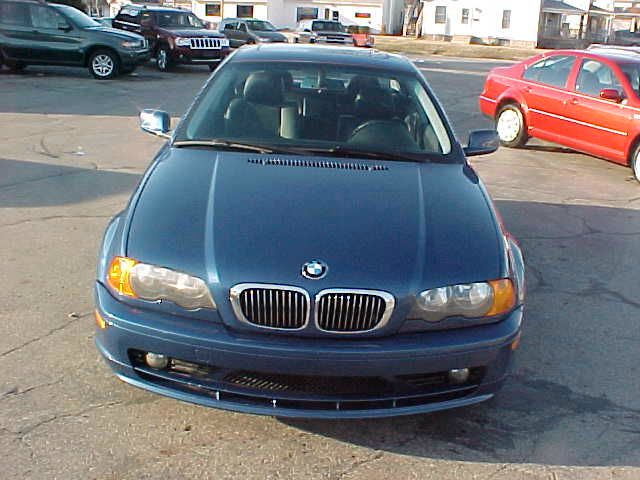 BMW 3 series 2003 photo 2