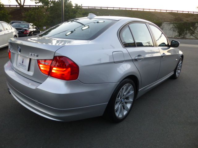 BMW 3 series 2011 photo 2