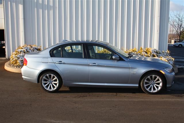 BMW 3 series 2011 photo 2