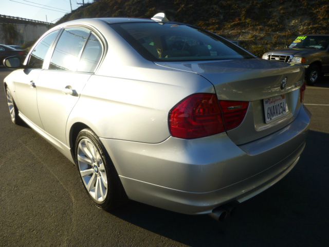 BMW 3 series 2011 photo 2