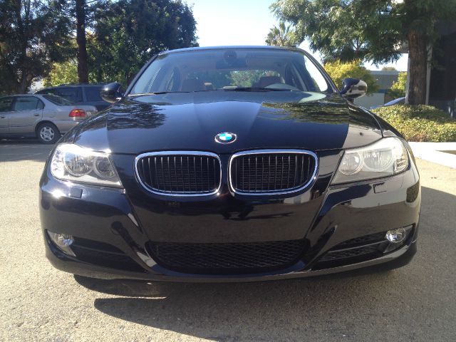 BMW 3 series 2011 photo 2