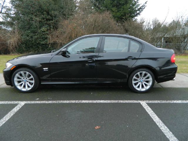 BMW 3 series 2011 photo 2