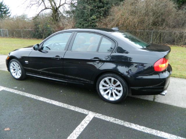 BMW 3 series 2011 photo 3