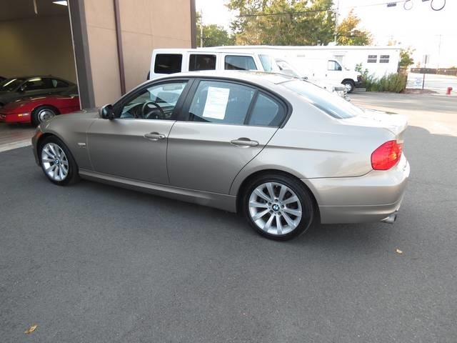 BMW 3 series 2011 photo 2