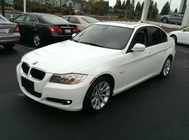 BMW 3 series 2011 photo 2