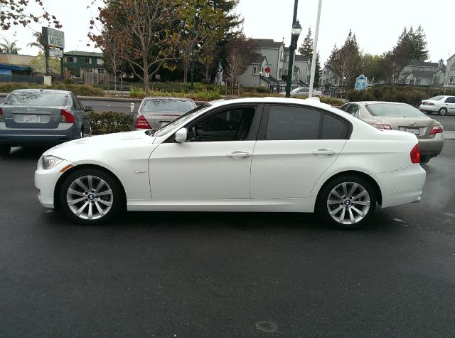 BMW 3 series 2011 photo 3