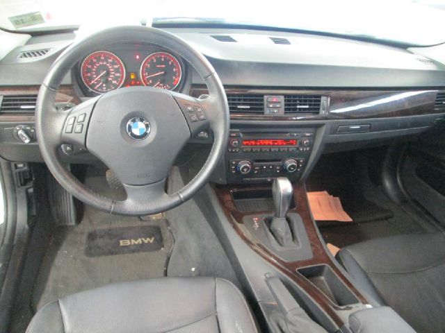 BMW 3 series 2011 photo 1