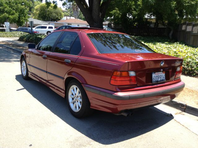 BMW 3 series SE Automatic 4X4 Beutiful Sedan