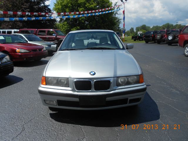 BMW 3 series SE Automatic 4X4 Beutiful Sedan