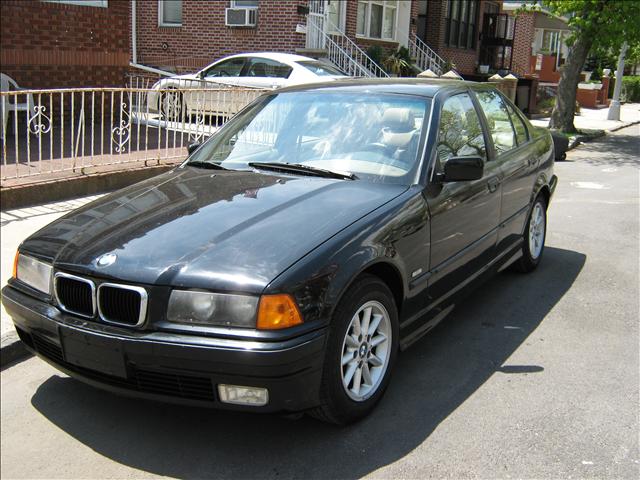 BMW 3 series SE Automatic 4X4 Beutiful Sedan