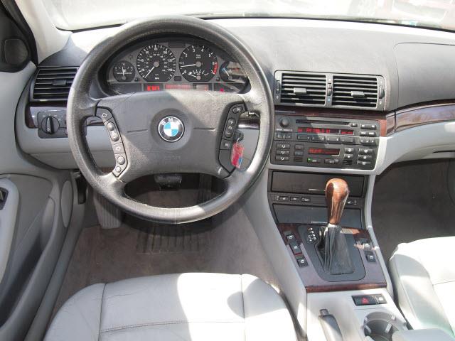 BMW 3 series 2003 photo 2