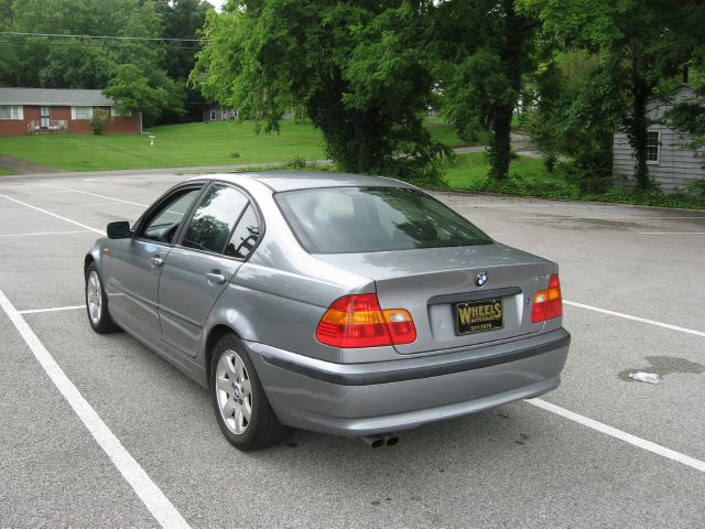 BMW 3 series 2003 photo 2