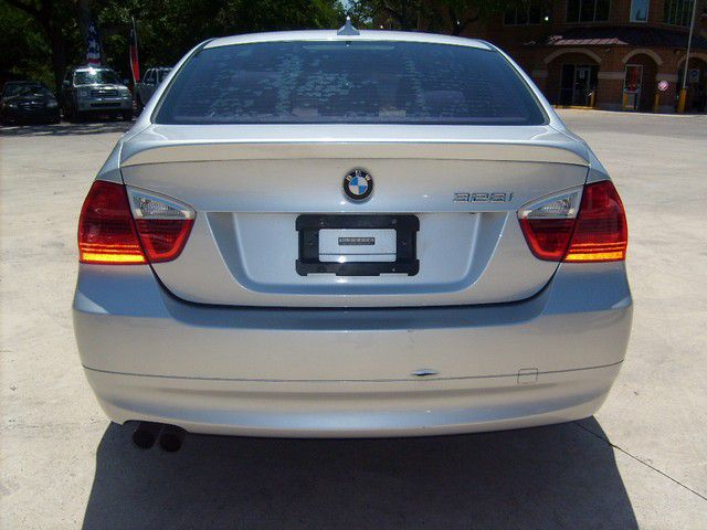 BMW 3 series SE Automatic 4X4 Beutiful Sedan