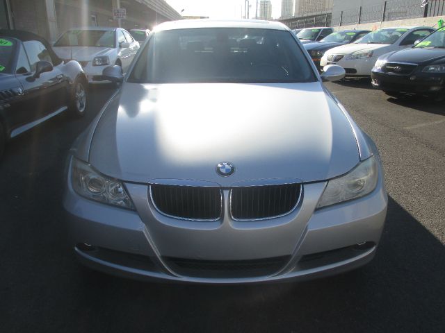 BMW 3 series SE Automatic 4X4 Beutiful Sedan