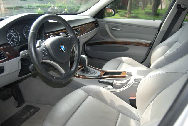 BMW 3 series SE Automatic 4X4 Beutiful Sedan