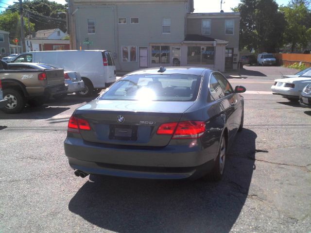 BMW 3 series 2009 photo 2