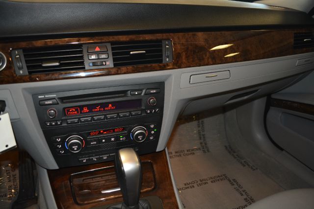 BMW 3 series 2009 photo 2