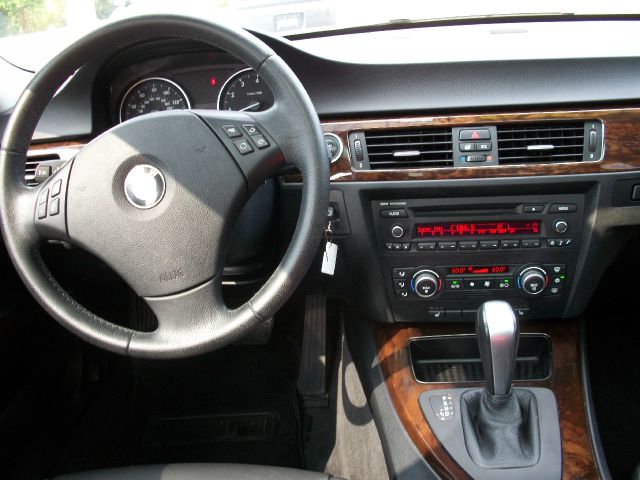 BMW 3 series 2009 photo 2