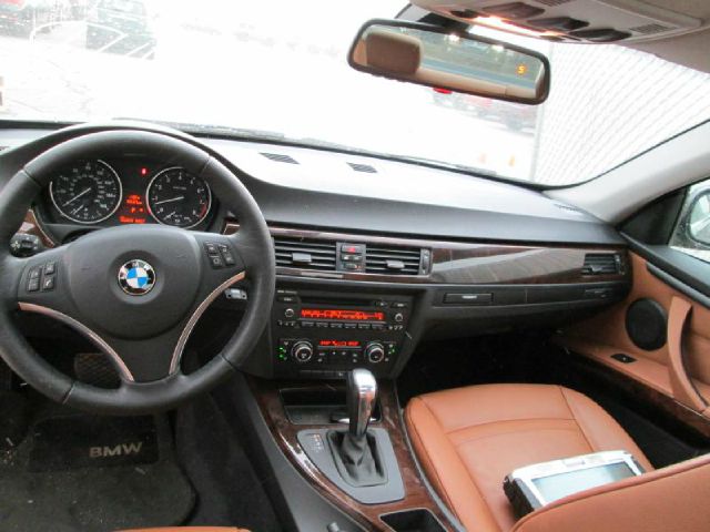 BMW 3 series 2010 photo 2