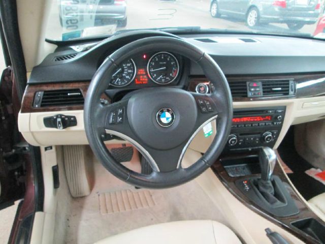 BMW 3 series 2010 photo 2