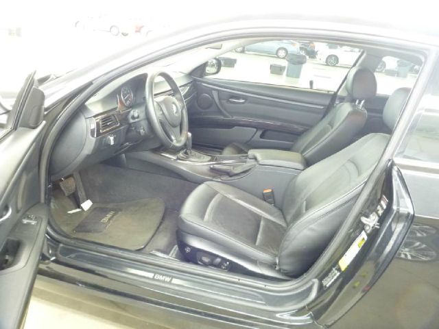 BMW 3 series 2011 photo 2