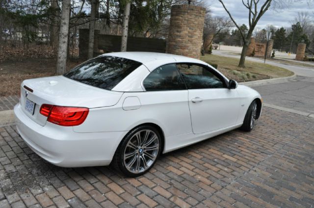 BMW 3 series 2011 photo 2