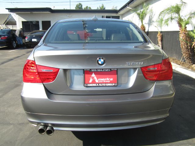 BMW 3 series 2011 photo 2