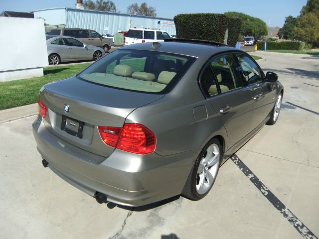 BMW 3 series 2011 photo 2