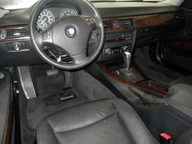 BMW 3 series 2011 photo 2