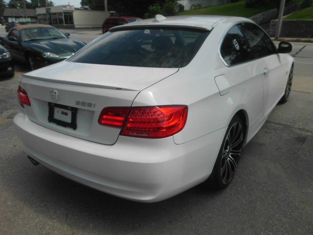 BMW 3 series 2011 photo 1