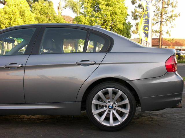 BMW 3 series 2011 photo 1