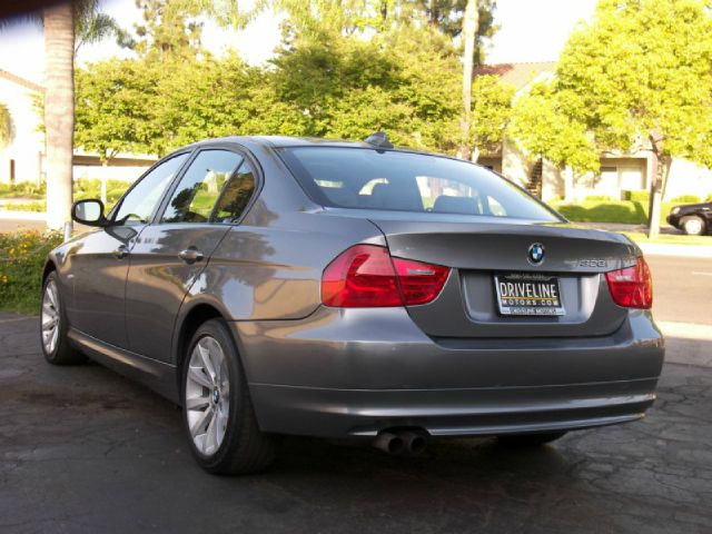 BMW 3 series 2011 photo 28