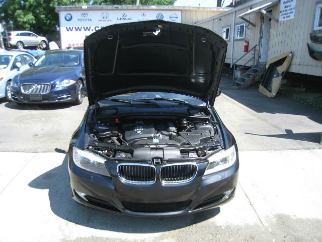 BMW 3 series 2011 photo 26