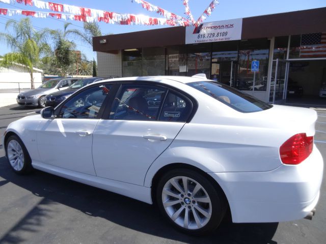 BMW 3 series 2011 photo 1