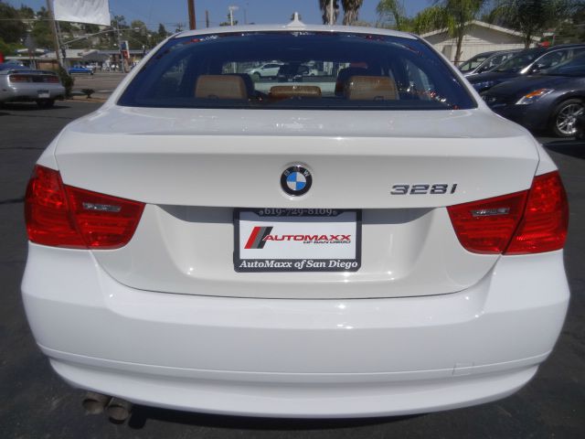 BMW 3 series 2011 photo 2