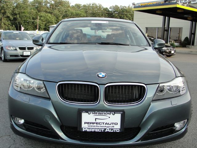 BMW 3 series 2011 photo 2