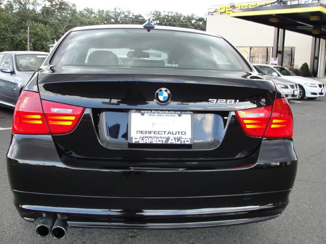 BMW 3 series 2011 photo 3