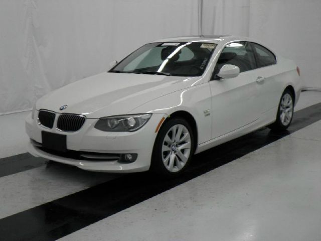 BMW 3 series 2011 photo 2