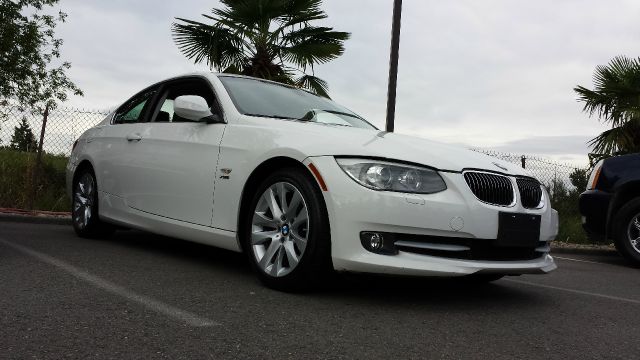 BMW 3 series 2011 photo 2